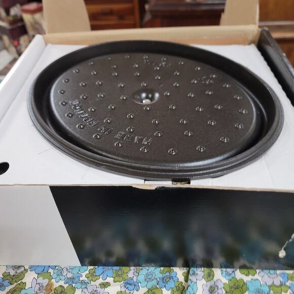 Staub Cocotte Ovale Coq Au Vin 5.75 QUART Black Pan Pot NEW - Picture 4 of 6